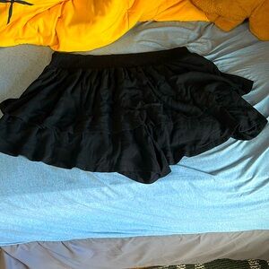 Frill shorts that look like skirt when on